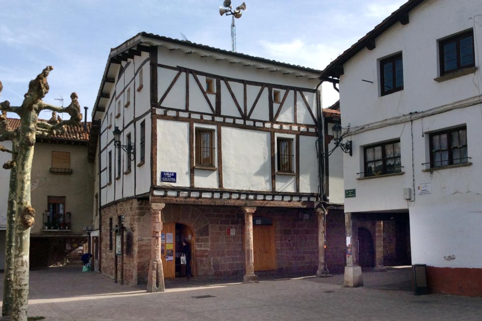  Breve descripción del edificio que alberga la Biblioteca Pública Municipal de Ezcaray