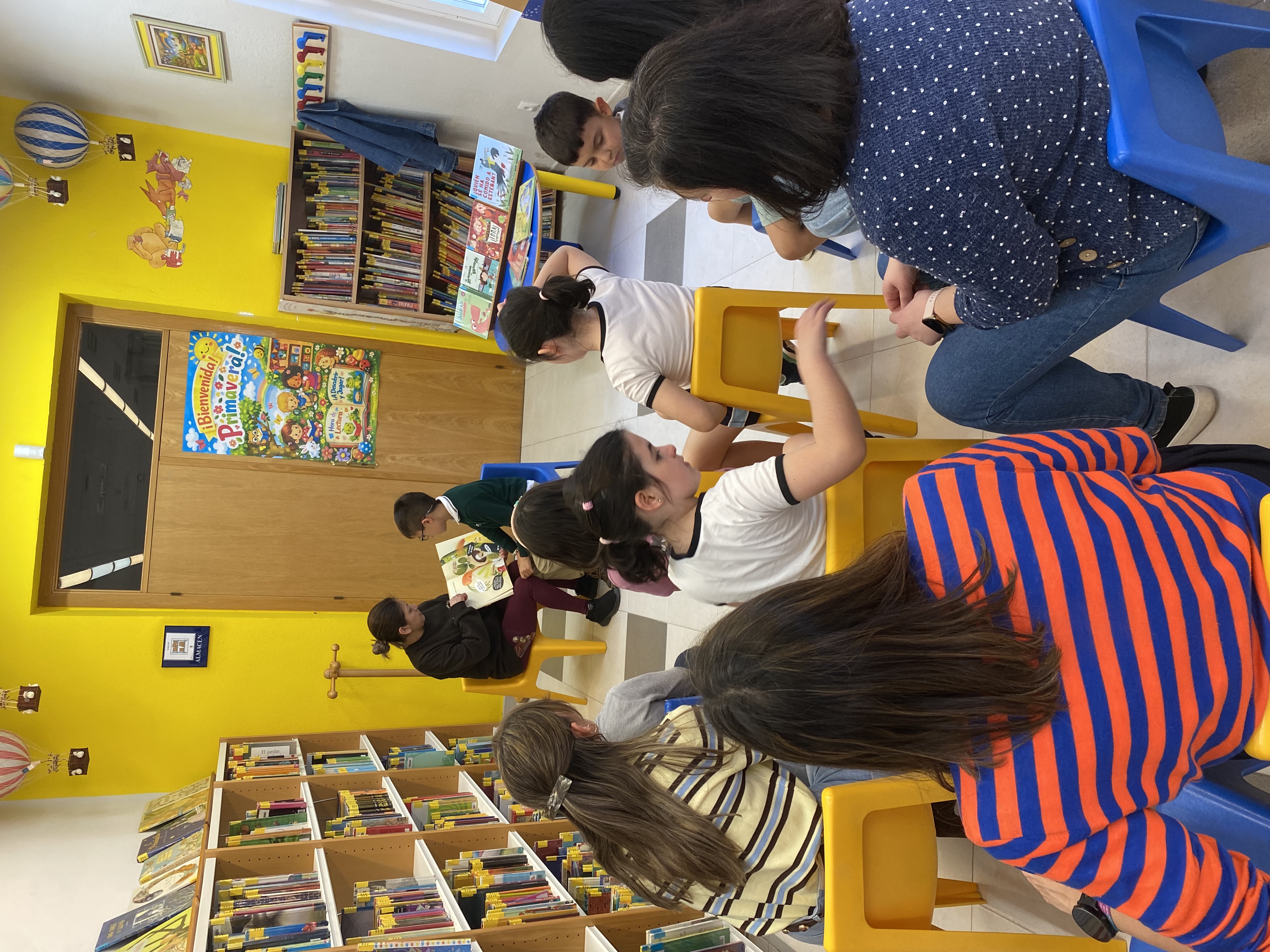 Clubs de lectura infantil y adulto