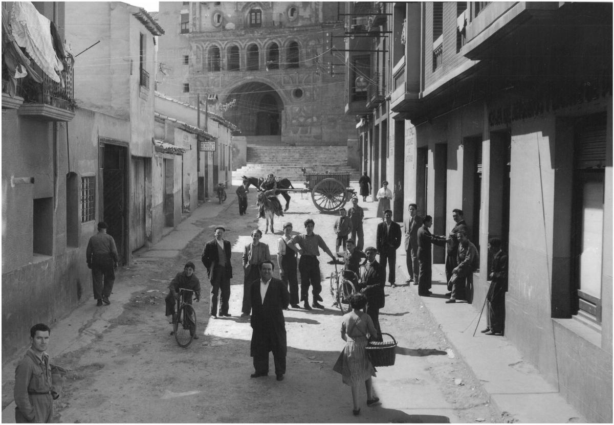 Antigua fotografía de la actual Calle Virrey Lizana, en cuyo número 4 (donde se encuentra hoy la libreria Isasa), estuvo la Biblioteca Pública Munical desde 1963 a 1974 aproximadamente.